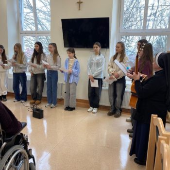 Wizyta młodzieży z okazji Dnia Chorego w naszym Centrum Medyczno-Charytatywnym w Przemyślu